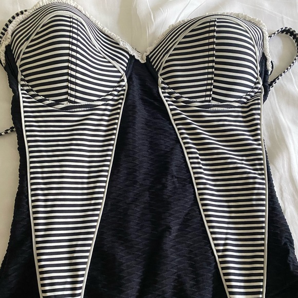 Like new condition beautiful swimsuit - Picture 9 of 10